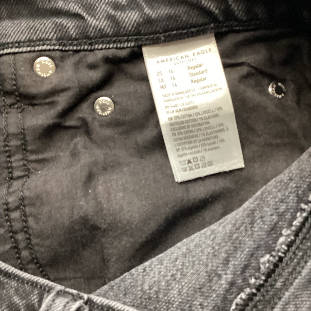 Black stretch American Eagle jeans with a ripped knee-size 14 regular - Picture 5 of 7